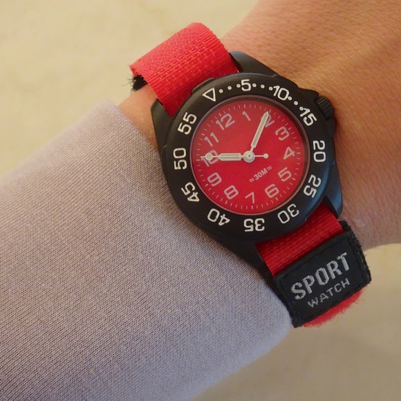Vintage 80s Red & Black Velcro Sport Watch Made in Japan - Picture 3 of 9